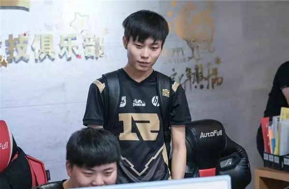 巩固他在俱